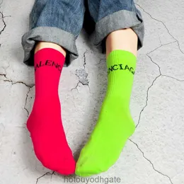 Calzini con lettere di colore firmati Novità alla moda Calzini con scritte Harajuku Calzini casual da uomo in cotone da skateboard da strada