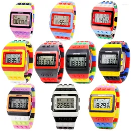 Zegarek na rękę 10pcs/lot kobiety męskie bloki budulcowe Rainbow Digital Electronic Watch Studenci Shhors Alarm Sports Sports Watches zegar zegarowy