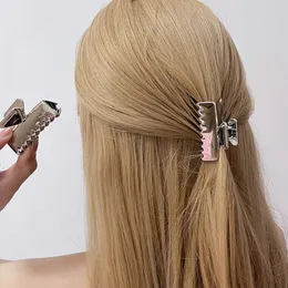 Artigli per capelli con lettere triangolari in metallo Clip per artigli con lettere carine per accessori per capelli alla moda per feste regalo