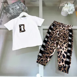 شهيرة Girls Tracksuits Summer Baby Baby Two Set Kids Designer Size 90-150 cm Chirt Tirt و Loopard Print Pants 24Feb20