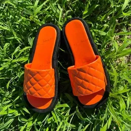 Sandálias 2023 Verão Cunhas Chinelos Mulheres Sapatos Peep Toe Deslizamento em Mulas Grosso Designer Saltos Preto Branco Runway Sapatos Preguiçosos Feminino T240302