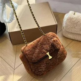 Ce quente designer sacos de ombro de pelúcia mulheres sacos de luxo mini quadrado mensageiro saco de alta qualidade bolsa de lã de cordeiro carteira 231015