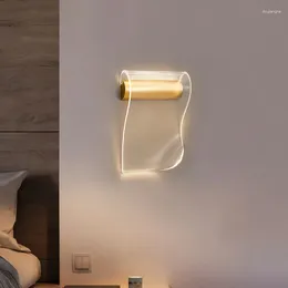 Lampada da parete di lusso nordico semplice moderno LED creativo Web celebrità personalità camera da letto comodino corridoio luce di sfondo