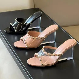 المصممين نساء يمسكون كعب واضح PVC Wedge Sandal Patent Leather 8cm High Heels High Fashion Round Toes High Heel Slipper Dress Shoes Shoiles Factory Foodwear Factory