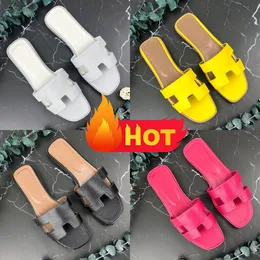 Slippers brand designer womens sandals soft fashionable out design Ladies Hollow Platform Sandals made of transparent materials sexy lovely beach for women