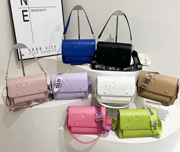 Tous crossbody väska designer kvinnor fast läder klaff magnetknappar handväska svart vit rosa handväskor axelväskor väskor kors kropp 9 färg
