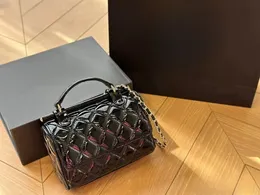 Kadınlar Crossbody Bag Designerbags Omuz Çantası Çanta Orijinal Torbalar Zincir Çantası Çanta Yumuşak Malzeme Dışarı çıkarken Patent Deri Kutu Çantası Taşıması Gerekiyor