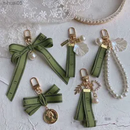 Key Designer keychain Luxury key female key ring Pearl green ribbon delicate shells GGG keychain 240303