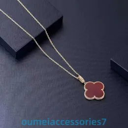 2024ジュエリーデザイナーブランドVanl Cleefl Arpelsnecklaces Four Leaf Grass Necklace Womens v Fack Plated18K Rose Gold Large Red Chalcedony Pendantファッション