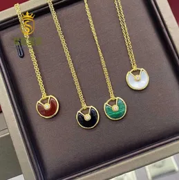C Necklace Amulet Halsband Kvinna 925 Sterling Silver Plated 18K Rose Gold Safe och Ruyi Circle Emblem Collar Chain