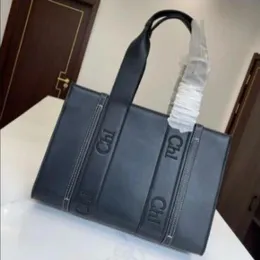 Woman Luxurys designer tote bag 5A High quality mens handbag Genuine Leather men shoulder shopping bags travel totes purse handbags high end designers bags 01