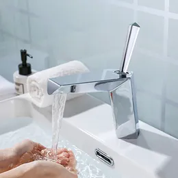 Badrumsfläckkanor Lyxiga mässingskran Diamant Style Chrome Plated High Quality Cold Water Wash Basin Washbowl Tap Modern