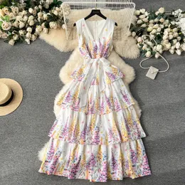 Grundläggande casual klänningar Summer Bohemain Cascading Ruffles Cake Dress Designer Women's V-ringad ärmlös blommig tryck Sashes Holiday Boho Tank Vestidos 2024