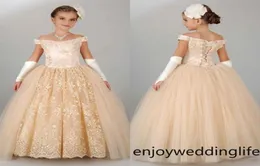 Neue Strandblumenmädchenkleider Weiß Elfenbein Boho Erstkommunionkleid für kleine Mädchen V-Ausschnitt Langarm A-Linie Günstige Kinder Hochzeit 1235974