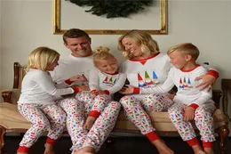 Julfamilj pyjamas kläder jultomten tryckt momther fader barn som matchar hemkläder xmas sömnkläder kläder set3301336