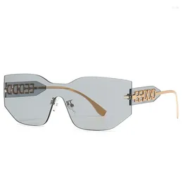 Sunglasses 2024 Fashion Designer Trend Luxury Woman One Piece Vintage Cat's Eye Running Glasses Eyewear 043