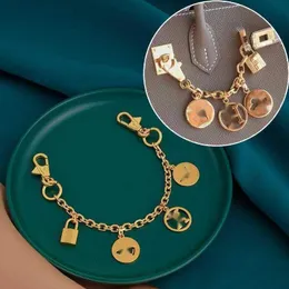 Keychains Lanyards Luxury Designer Keychain Fashion Classic Brand Key Bag Decorative Chain Accessories Gold chain Pendant Womens Bag Accessory Olga metal pendant