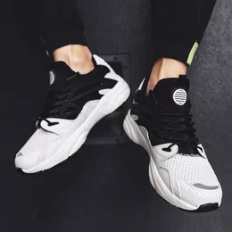 2020 Light Men Running Shoes New Korean Casual Sports Breathable Mens Shoes High Quality Wear-resistant Jogging Men Sport ShoesF6 Black white