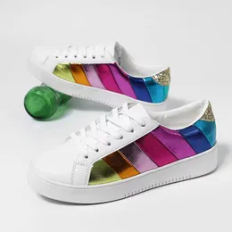 Regenbogenfarbene Brettschuhe Frauen Süßigkeit Farben vielseitig lässige kleine weiße Schuhe Nicht -Slip -Schnürung Single -Schuhe trendy und modisch