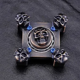 Beyblades Metal Fusion New Brass Hand Twisting Spining Top Gyro Gyroscope 베어링 스피너 장난감 손 릴리스 스트레스 장난감 L240304