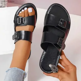 Sandały Sandały Lato nowe nie-poślizgowe kapcie miękkie do noszenia setki płaskich sandałów damskich Koreańska wersja plażowej skórzanej bukleh2434