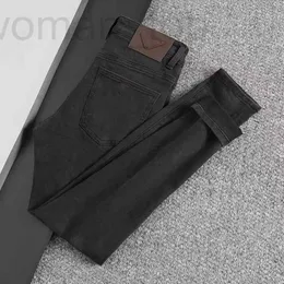 Jeans da uomo firmati jeans firmati 2023 lettera ricamata triangolo da uomo coreano piedi slim moda elastica pantaloni europei C78V