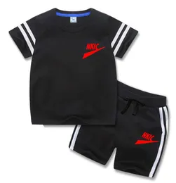 Sommar ny barnkläder set barns t-shirt shorts 2 sportkläder pojkar flickor andas kläder mode casual short hylsa shorts set