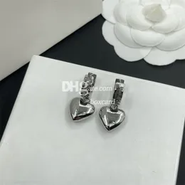 Ins Sweet Heart Style Earringsスタイリッシュなシルバーレターメッキペンダントイヤリング魅力的な女性イヤリングイヤリングボックス付き