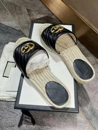 2024新しいLuxurys Designer Slippers Designer Womans Office Warm Sandal Sliders冬のファジーレディスリッパチャンネルフラットマールガールカジュアルシューズサンダーギフトスライド