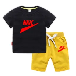 Новый летний комплект одежды для мальчиков и девочек с логотипом бренда, модная футболка для маленьких девочек, шорты, комплект из 2 предметов, одежда для малышей, детская спортивная одежда