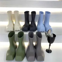 38% rabatt på sportskor 2024 Paris Spring/Summer Square Headed Gear Rain Boots med enkel design fashionabla och mångsidiga samma stil för olika nätverksröda bloggare