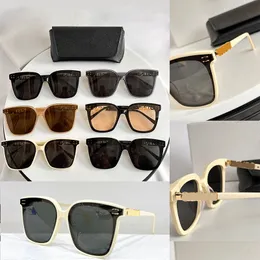 DAMMA SUPPIZEA OVA RAMME SUNGLASSES Lyxiga linser UV400 Resistenta glasögon Designer Fashionabla ljusfärgade dekorativa glasögon med Box CL40416