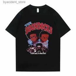 メンズTシャツ新しいThe Boondocks Huey and Riley Print Tシャツ男性女性カジュアルファッションTシャツ面白い男コットンTシャツヒップホップTシャツL2403044