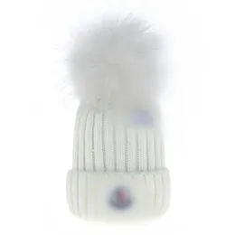 Yeni Tasarım Tasarımcı Beanie Klasik Mektup Örme Kapaklar Ler Erkek Kadınlar için Sonbahar Kış Kış Sıcak Kalın Yün Nakış Soğuk Şapka Çift Moda Sokak Şapkaları Monc5