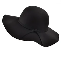 2020 Basit Vintage Retro Kids Çocuk Kız Şapkaları Fedora Yün Felited GENEL BRIM Cloche Disket Güneş Ebeveyn-Çocuk Plajı Cap1247W