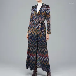 الفساتين غير الرسمية Miyake 2024 Spring Women's Longt Long Coat ingy Streic Cardigan Windbreaker مع فستان مطوي