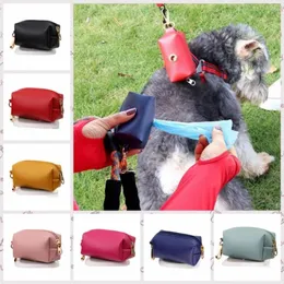 Hundebekleidung, PU-Leder, Haustier-Müllsack, Kotspender, tragbarer Kotbeutelhalter, Outdoor-Pick-up-Haustierbedarf