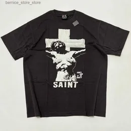 Mäns T-shirts Mens T-shirts Toppkvalitet Saint 22SS DMJ Kort ärm T-shirt Vintage Washed Tee Oversize Jesus Printed Cracked Cotton T-Shirt Men Q240304