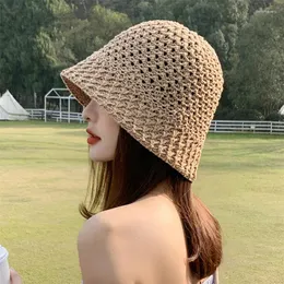 Berets Fashion Knitted Bucket Hat Designer Luxury Wide Brim Women Summer Straw Woven Sun Visor Hats Hollow Beach