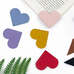 2st Simple Heart Shape Bookmarks Handgjorda konstgjorda läderetikett Notepad Bokläsning