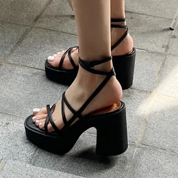 Marka kobiet wysokie obcasy buty imprezowe masywne sandały letni krzyż remiss seksowne pompki Rzym Buty damskie Kapcie Mujer Zapatos 240228