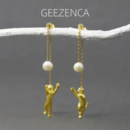 Geezenca 925 Sterling Silver Gold Plated Cat med Pearl Dangle örhängen för kvinnor Söt kattunge som spelar boll Long Tassel örhänge 240301