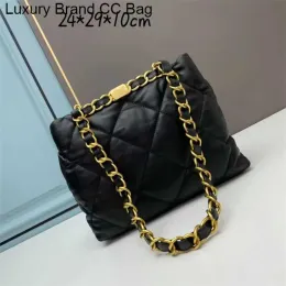 Totes A one-shoulder handbag Fashionable soft - sided leather bag for ladies