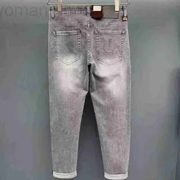 Męski projektant dżinsów 2023 Klasyczny dżinsy w stylu męskim Hot Print Otwór Malowany szczupły wydrukowany nadruk dżins wZMF