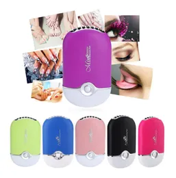 Bärbar laddningsbar handhållen nagellack Eyelash Eyelashes Fan Mini Hanging Stand Charging Battery Operated Home Travel Fan6724879