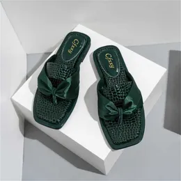 Sportskor 2024 CFXXY-88 Kvinnlig sten platt botten sandaler flip flops mode ribbon sillben klipp drag sommar