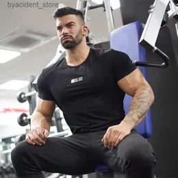 Herren-T-Shirts 2019, neueste Herren-Sommer-Fitness-Marken-T-Shirt, lässiges Fitness-dünnes T-Shirt, bedrucktes O-Kragen-Kurzarm-Baumwoll-T-Shirt-Oberteil L240304