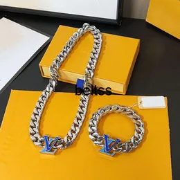 Nytt trendigt varumärke Internet Celebrity Blue Letter Cuban Armband Halsband Fashionabla och mångsidiga