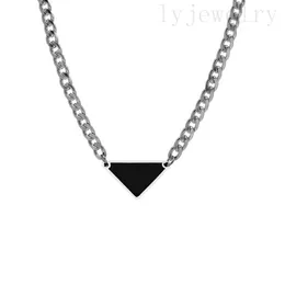 Elegante collana di design da donna triangolo nero gioielli hip hop stile europeo data festa da uomo catena bellissime collane ordinarie designer distintivo ZB011 F4