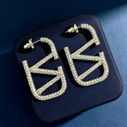 Brand Letters V Earrings Designer Stud Luxury Diamonds Earring Womens Fashion Hoop Jewelry Pearl Ladies Valentine Studs -7